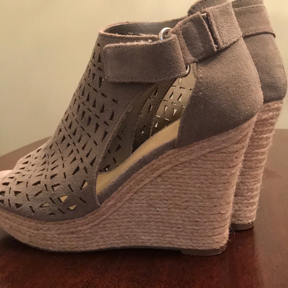 Marc Fisher size 9 platform peep toe wedge
